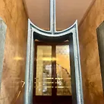 Апартаменты Morozzo1939 - An Authentic Milanese Home, Near Duomo *