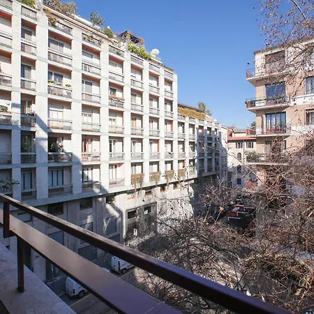 Morozzo1939 - Elegance Near The Duomo * מילאנו